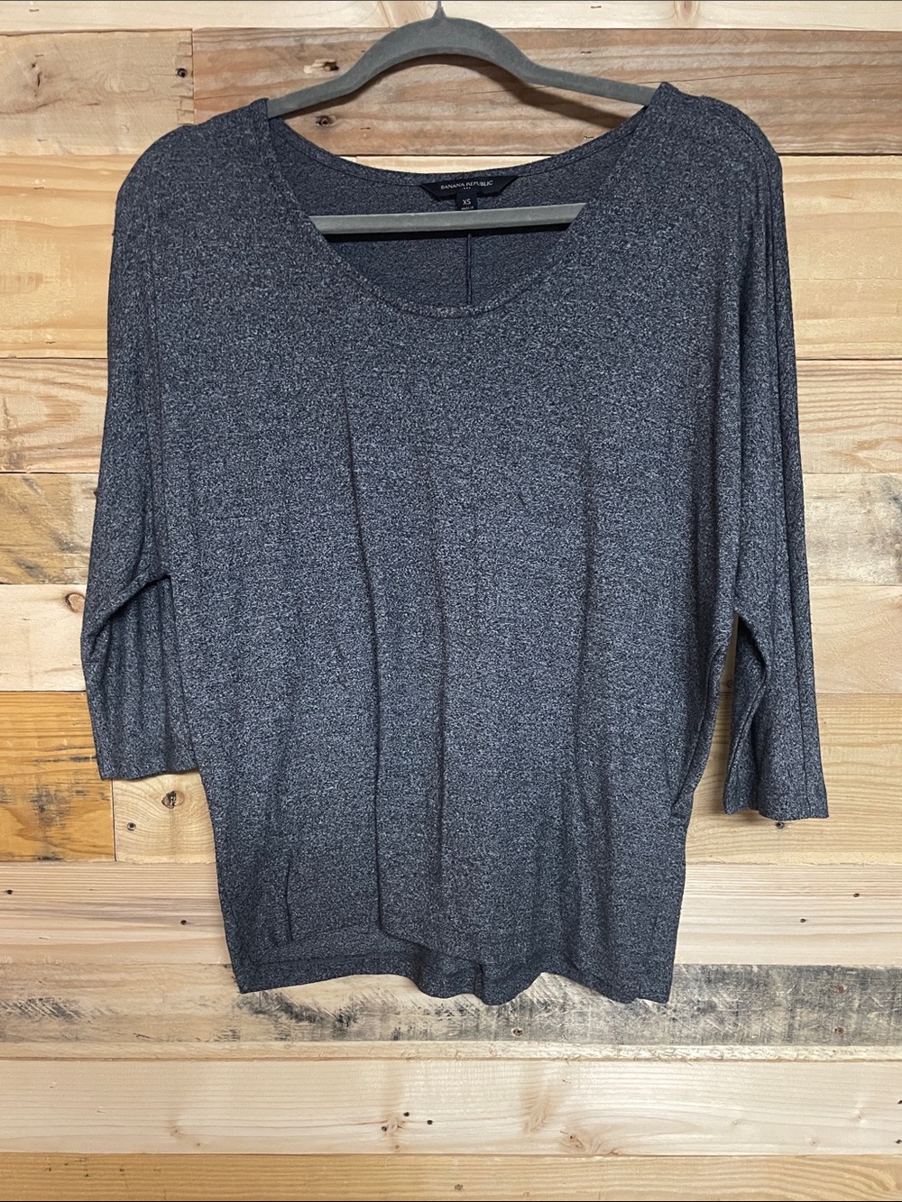 Banana Republic size XS Charcoal Color Relaxed Scoop Neck 3/4 Sleeve Soft Shirt